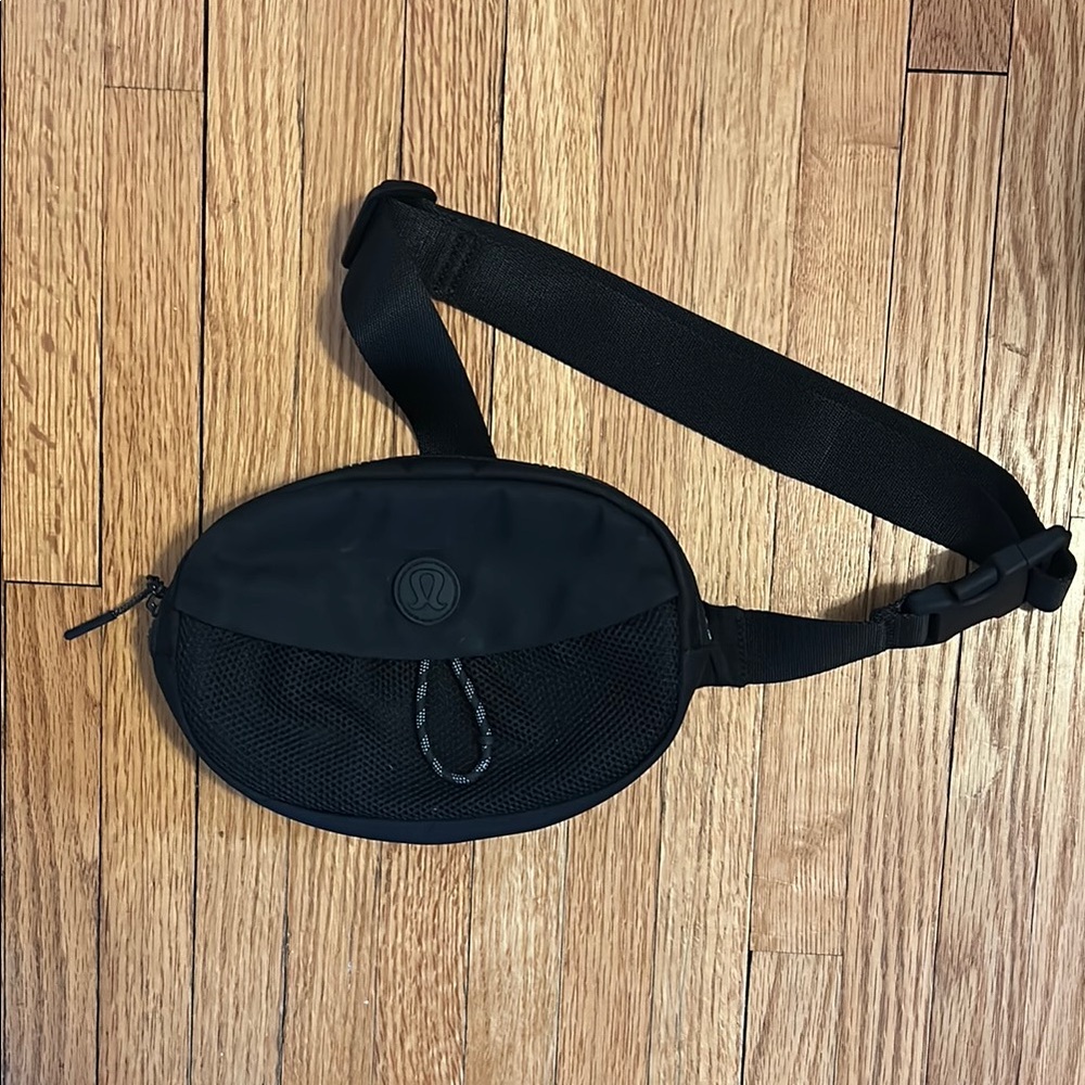 Lululemon Athletica Black Belt Bag Adjustable Strap
